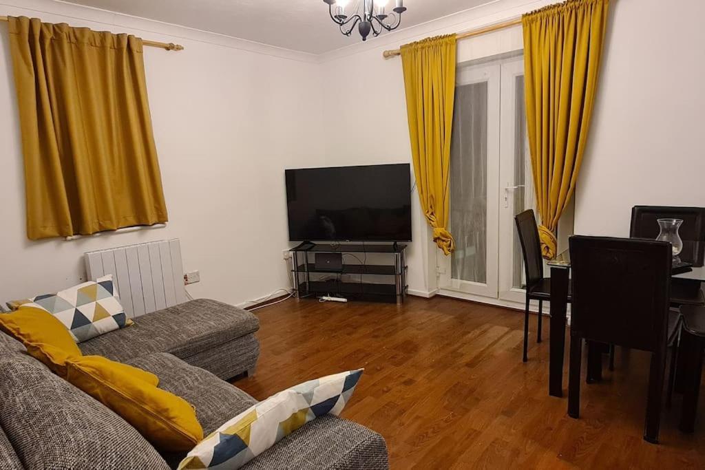 Private 2 Bed Flat Close To Excel & City Airport Londres Extérieur photo
