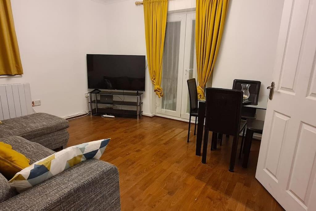 Private 2 Bed Flat Close To Excel & City Airport Londres Extérieur photo